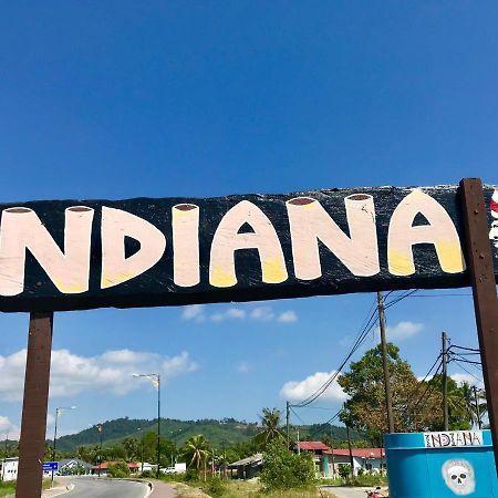 Indiana Cafe & Dorm Bed & Breakfast Pantai Cenang  Eksteriør bilde