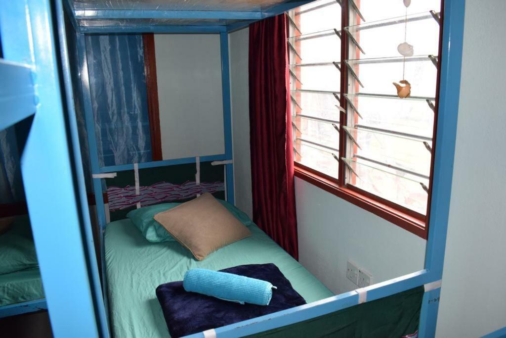 Indiana Cafe & Dorm Bed & Breakfast Pantai Cenang  Eksteriør bilde